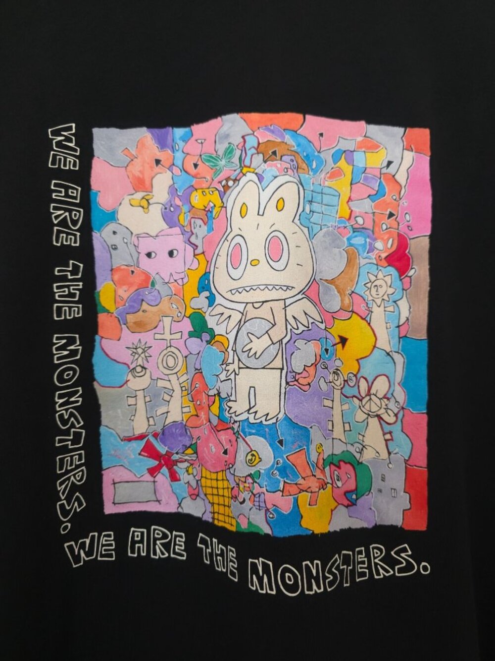 Uniqlo x POP MART WE ARE THE MONSTERS Labubu Women's UT Graphic Black T-Shirt M - Picture 4 of 7